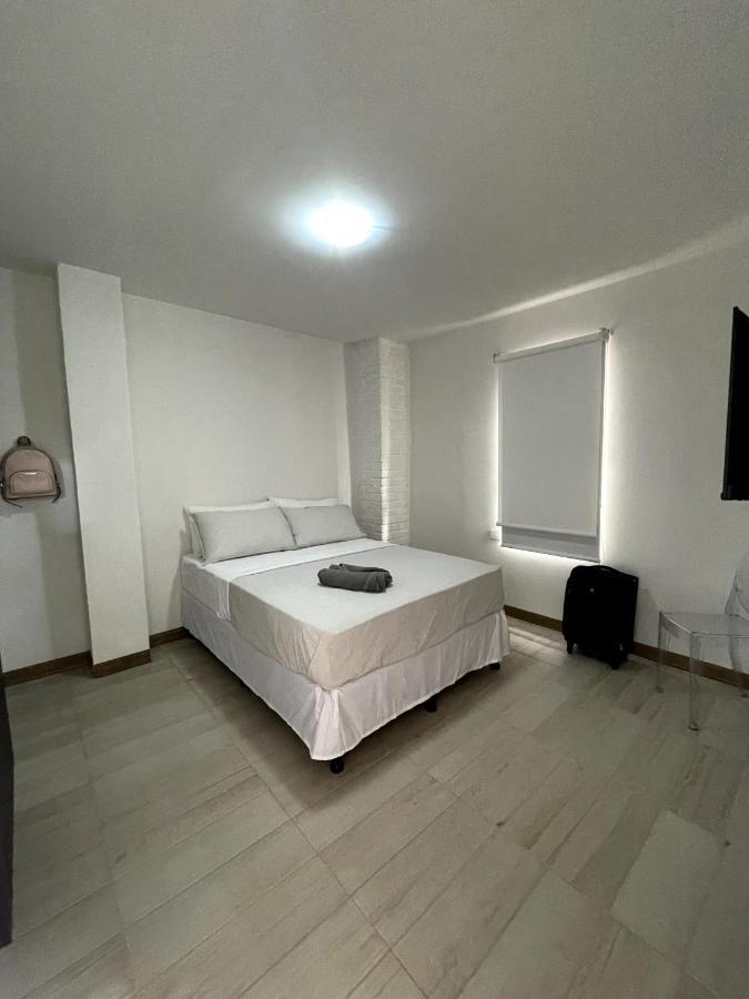 Nina'S - Juan Santamaria Hotel Desamparados  ภายนอก รูปภาพ