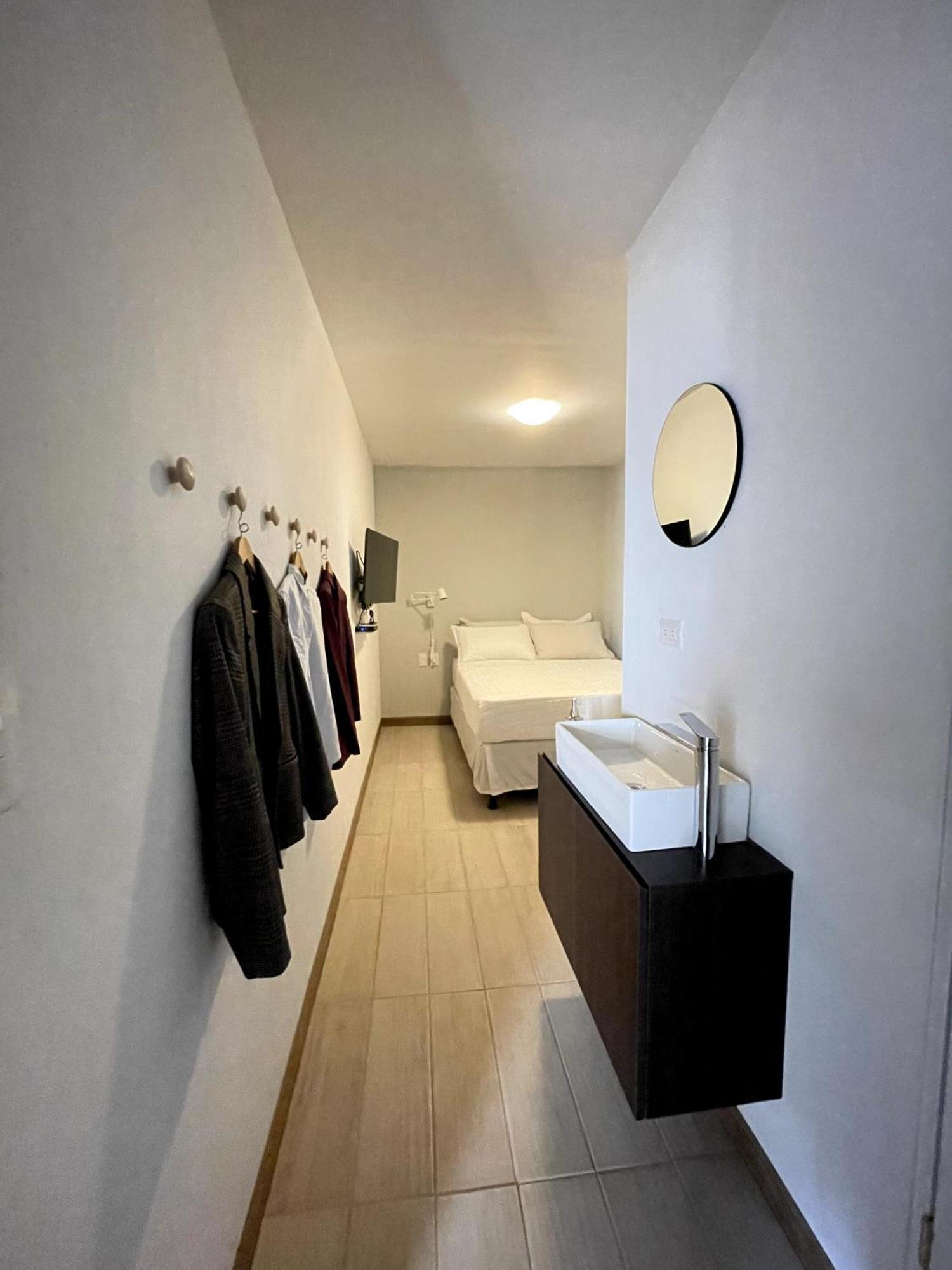 Nina'S - Juan Santamaria Hotel Desamparados  ภายนอก รูปภาพ