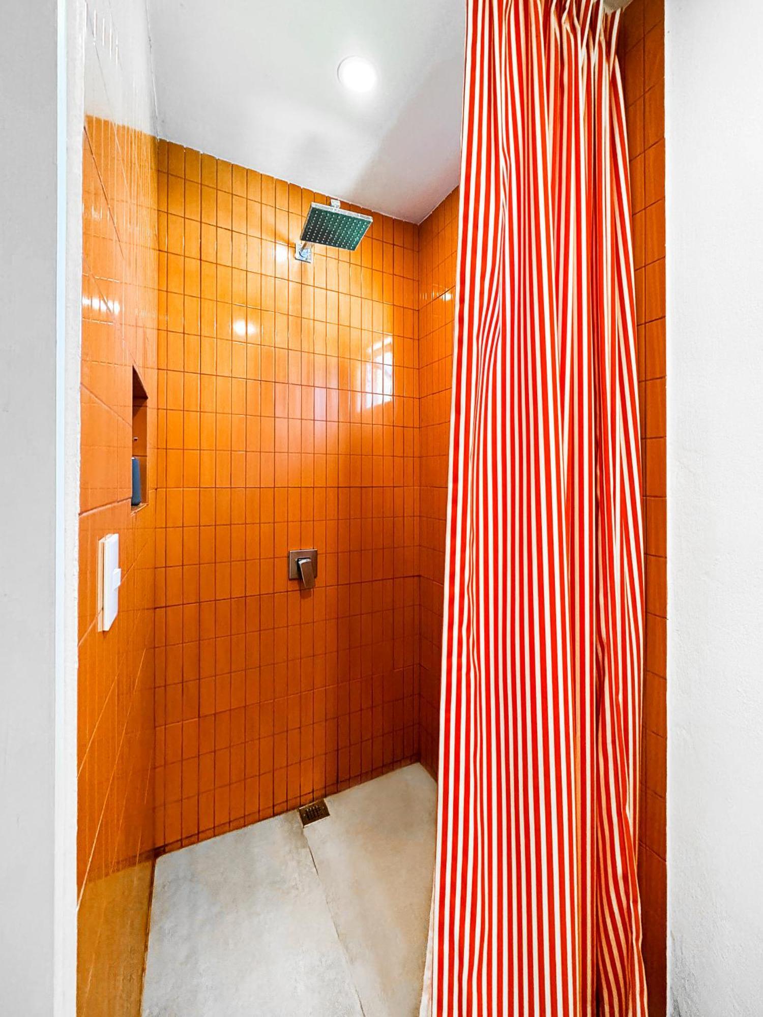 Nina'S - Juan Santamaria Hotel Desamparados  ภายนอก รูปภาพ