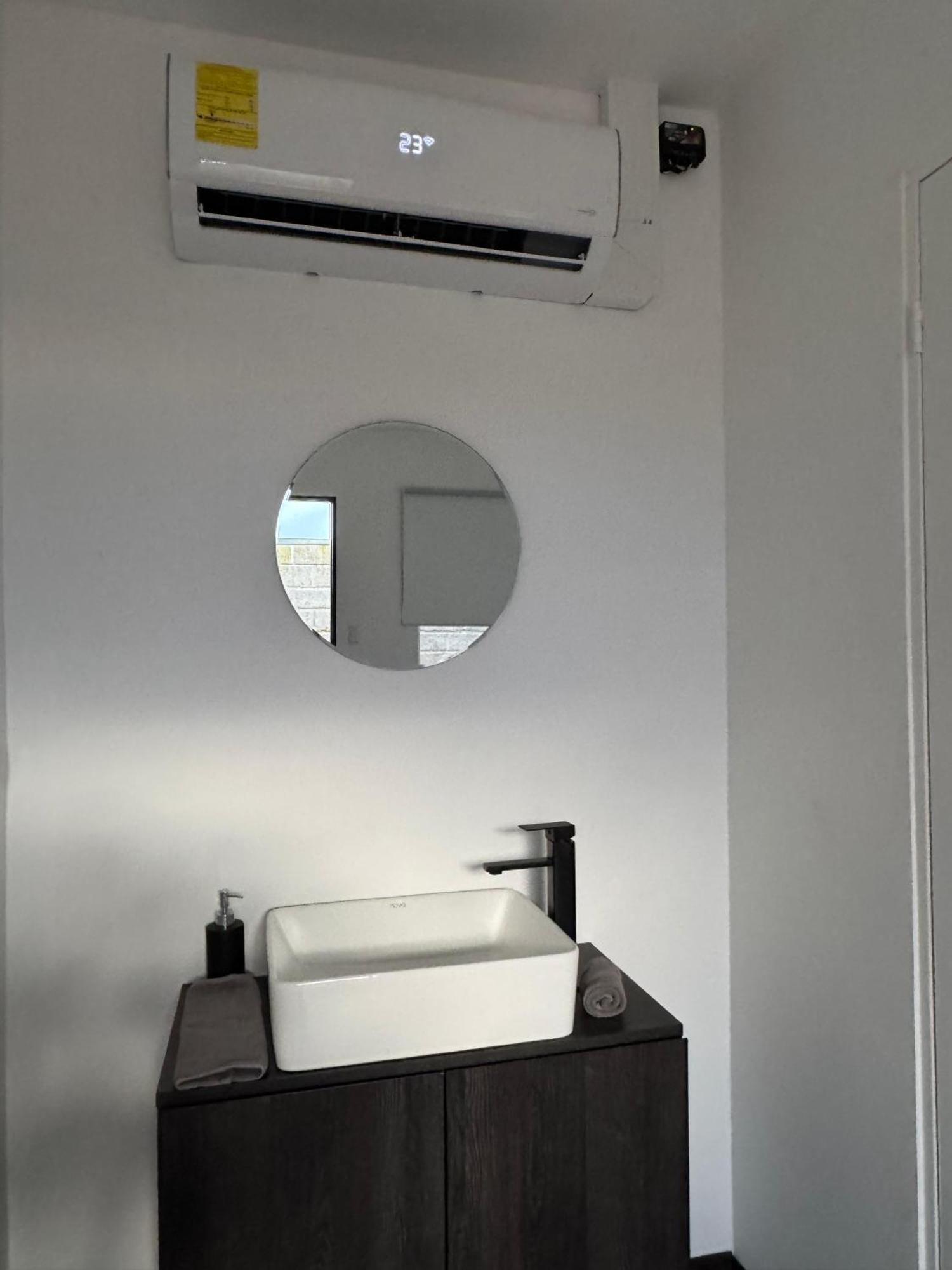 Nina'S - Juan Santamaria Hotel Desamparados  ภายนอก รูปภาพ